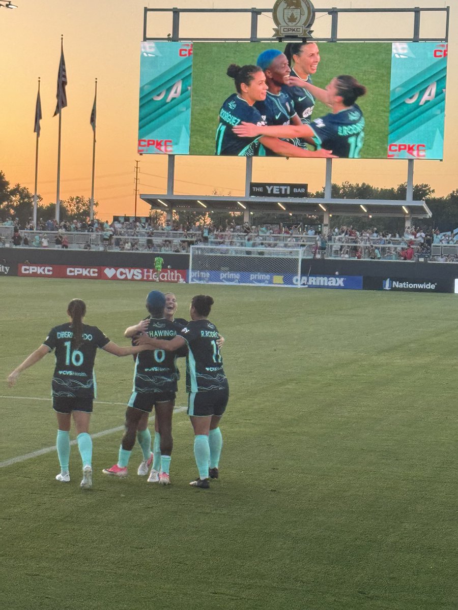 1unstoppable's tweet photo. @thekccurrent Greatness! 💕👏🏼👏🏽🎉⚽️ https://t.co/17nFtXoQCb