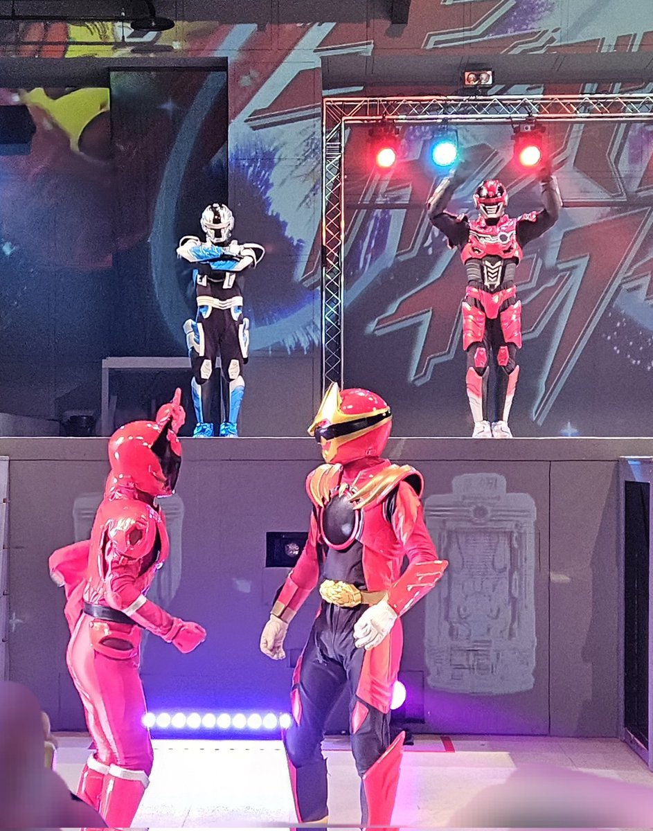 kigi_ens's tweet photo. ダンスタイムでｳｨﾅｺﾞｼﾞｭ踊り出してゼッツさんに指摘されるウルフ(とギラくん) https://t.co/o3v0kirrfu