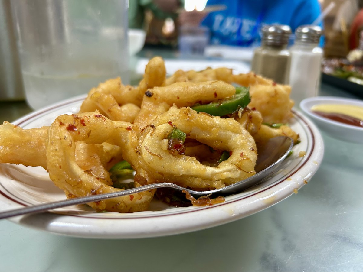 HyggeMan's tweet photo. Sean's Calamari...I Did Not Partake
#PicOfTheDay #SeansCalamari #DidNotPartake #EatingOut #RedMaple #PostConventionGathering @WritersCantina https://t.co/2tU2wU8JwN
