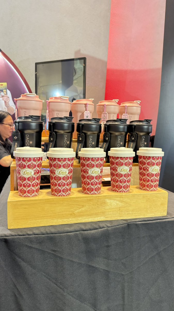 dao_dcthailand's tweet photo. มาเล่นกิจกรรมด้วยกันนะคะพี่บูทกาแฟดาว☕️🤎🤍

PERTHSANTA ONE TASTE

#PerthSantaConcertD1 #PerthSantaxDaocoffee #DaoCoffee #Daocoffee_Thailand https://t.co/B21E7T7Hqh