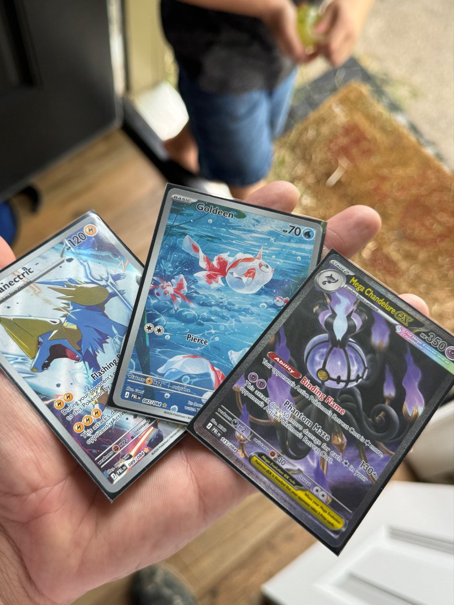 StevenQVideos's tweet photo. @pokehuntdotfun @TheRealKevinnn 10 single sleeves from walmart, hit this. https://t.co/f6zXC4iqBc
