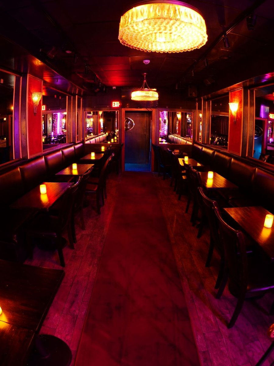 CamelotShowbar's tweet photo. DC professionals leave the office and suddenly become nightlife critics.
By 11 PM, everyone is grading the venue they chose.
Choose wisely. πΎ
#dcnightlife #washingtondc https://t.co/h7RDOZbo1g