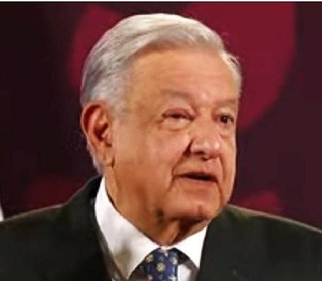 rling01's tweet photo. Neta que cada día se parece más a @lopezobrador_ . https://t.co/fxs4noUPID