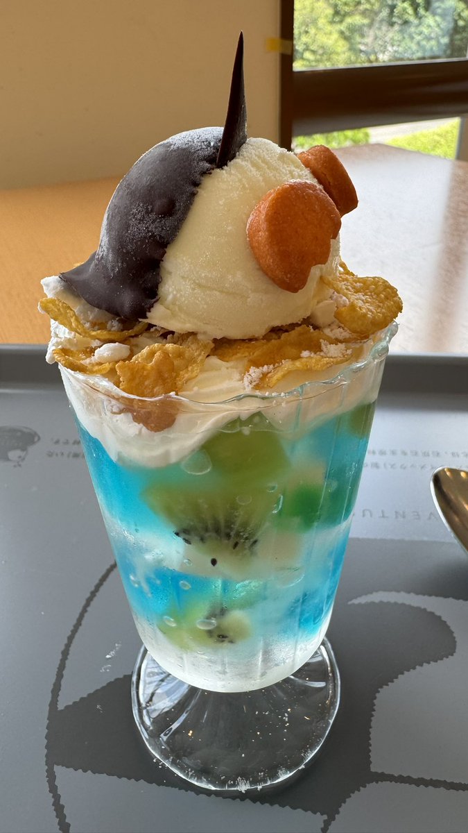 yoccy's tweet photo. ペンギンのおちりパフェ
#アドベンチャーワールド https://t.co/sNNr4ijsZi