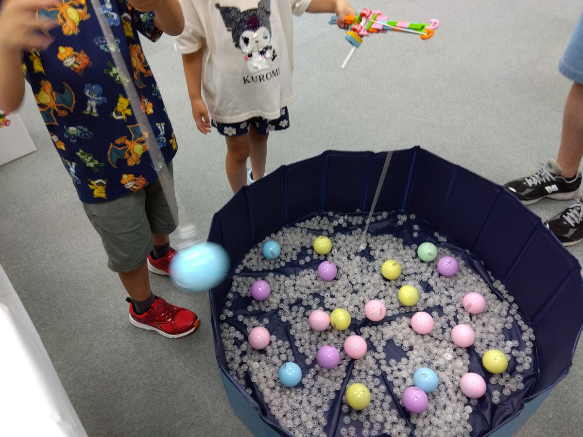 Ez_LiveLock's tweet photo. 姫路科学館、科学の屋台村開催中です😊リブロックもカプセルつりで参加していまーす♪
何がつれるかはおたのしみ♪
絶滅危惧生物を組み立てよう！ https://t.co/u6IdnWbiTR
