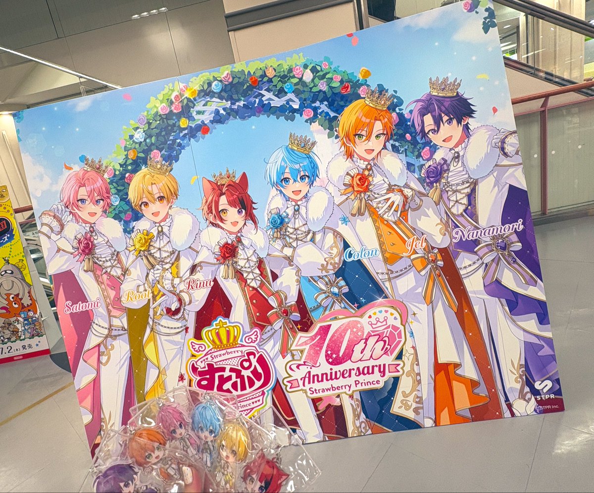 a_cya109's tweet photo. アリオですとぷりのPOPUP！
他のグッズはライブ行く時に買いたいからとりあえずペンラとシール買っちゃった！
早く8月にならないかなぁ〜。
 #すとぷりPOPUP
 #すとぷり https://t.co/E7WEULjYgA
