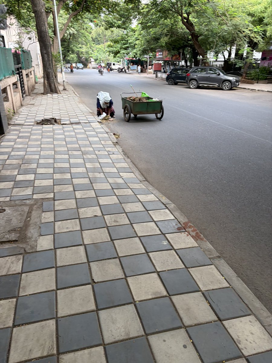 DefenceBrat's tweet photo. If I were a corporator, I’d start every morning by walking through every part of my ward. That’s the best way to understand the problems of not just residents, but also the people who work hard every day to keep our neighbourhood clean.

These handcarts can easily be converted into electric carts. I’d be happy to help make it happen if any corporator comes forward.

Small ideas like this can make a big difference to the women who keep Viman Nagar clean. I hope an educated corporator takes up this initiative instead of using some foundation to host Christmas party , this is the true word to be done