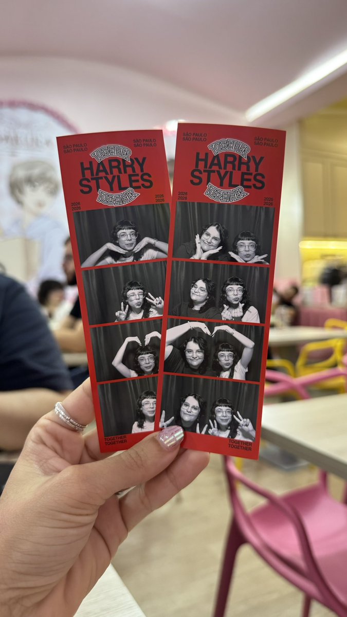 rayvesntual's tweet photo. OBRIGADA harry styles por pagar nossas fotos!!!! https://t.co/Z3h4pC1vQQ