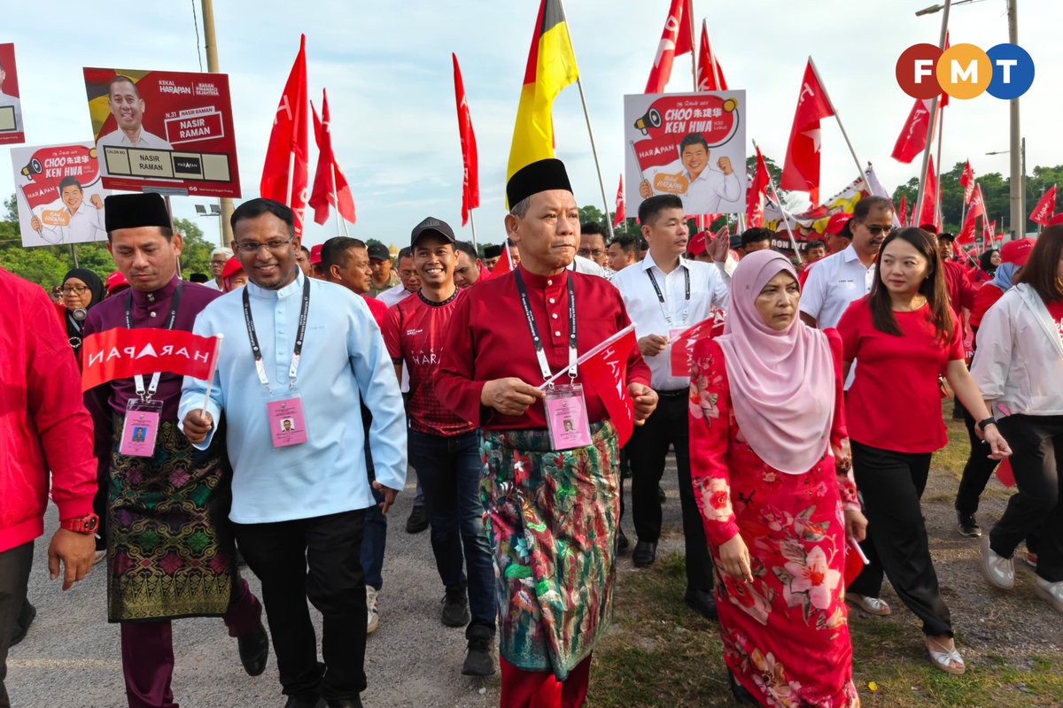 fmtoday's tweet photo. #FMTLens The Negeri Sembilan state election campaign officially kicked off today with the nomination of candidates. Pakatan Harapan is contesting all 36 seats up for grabs while Barisan Nasional and Perikatan Nasional have formed a pact for the state polls.

#PRNNegeri9 

📷 : Moganraj Villavan, Bani Jamian & Fauzi Yunus

(1/2)