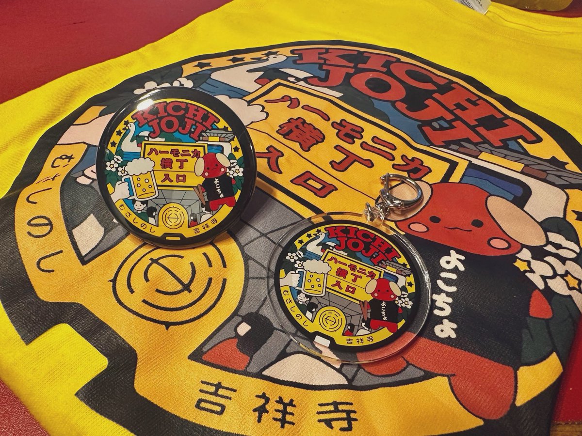 Hideto_Yamada's tweet photo. #ロゲットカード #マンホールカード
#ワーコレ #トレプロ

昨日開催されたマンホール蓋の祭典「#マンホールアワード」で「ハーモニカ横丁80周年記念マンホール蓋」が表彰されたとのこと🏆✨

ありがとうございました😊

この蓋のデザインは昨年、一番多忙な時期に大病をしてしまった中で文字通り命を削って下絵を描くところからデザイナーと共に生み出したもの✍️♪

はじめて自分でデザインから創作したマンホール蓋ですので素敵な想い出となりました✨

皆様に愛される蓋となったのは制作やイベントに関わった全ての方の想いが込められているからだと思っています！

また、この蓋は弊社のコンテンツミックスによる「集客」「周遊」「滞在」を意識した『経済効果ある地域活性化策』のモデル企画でもあります。

今後も全国の自治体様や企業様と共にマンホール蓋、ご当地カード、ご当地グッズを活用した地域活性化策を展開をしていく予定ですので、これからも応援よろしくお願いします✨

最後になりますが
本80周年記念マンホール蓋企画に携わった朝日通り商店会様、武蔵野市様、NISHIMURA PROJECT様、マンホールメーカー様、マンホールデザイナー様、工事業者様、そして、マンホールアワードの関係者様、投票してくださったマンホーラーの皆様、いつも私を支え共に進んでくれているロゲッターの皆様、本当にありがとうございました🙇‍♂️

心より、感謝しております🙏✨

山ぴぃ