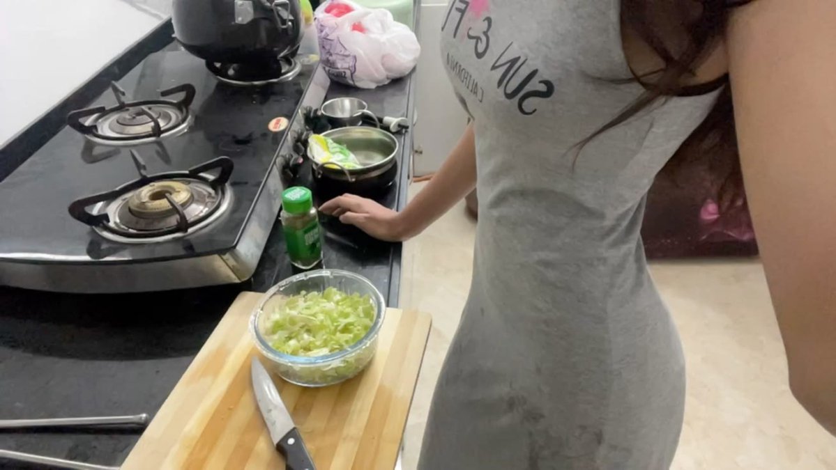 Hanjaeahh's tweet photo. Today in my life,
Preparing hubby breakfast.
Taaraaaaa~ menu sarapan for today,
Nasi tiwul + dada ayam pan + salad

Selamat mam suamiii @narajjangvvv 😚 https://t.co/c7i96iASZ7