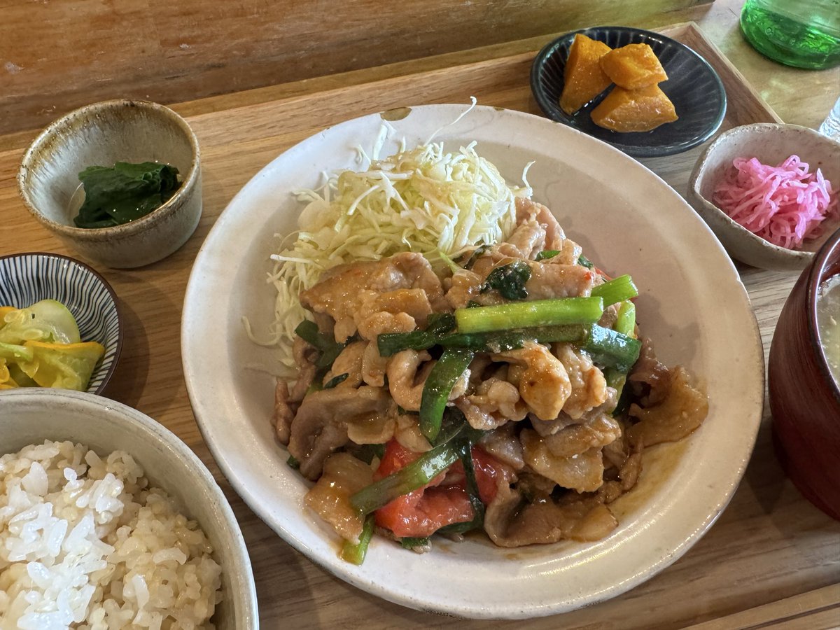 inetsh's tweet photo. 食堂めぐる『豚コマとトマトとニラの甘辛味噌炒め』＠松陰神社前 https://t.co/O6TM8C472W