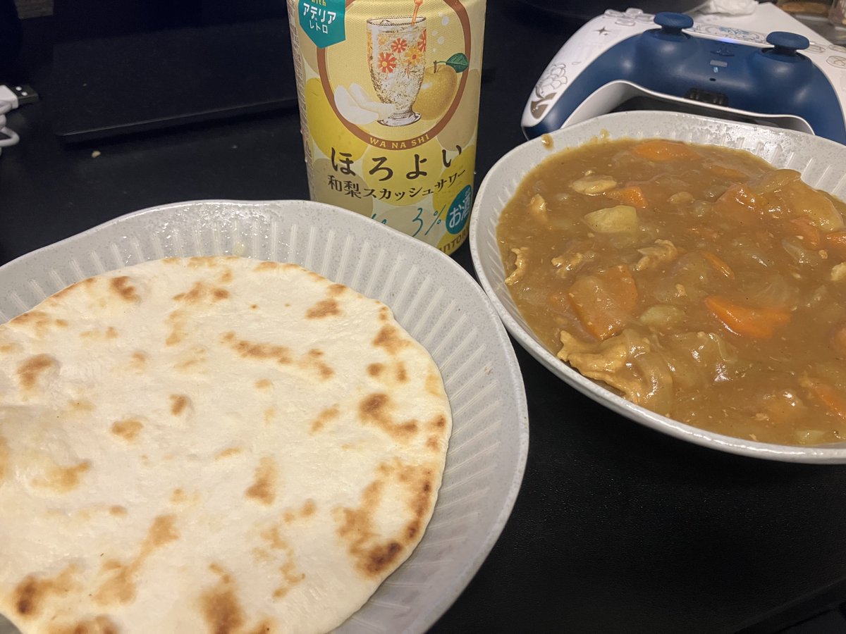 zaxtrife's tweet photo. ナン作ってカレー食べて酒飲んで休日謳歌
2枚目はチーズナン https://t.co/X3WKG8t8nX