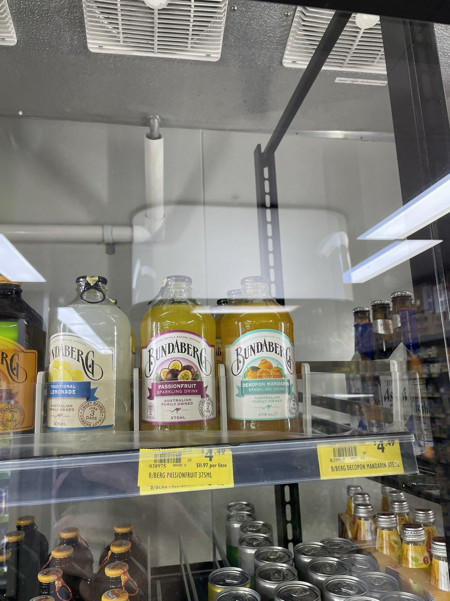 e_ngacho's tweet photo. やっと買えたーー！デコポン！！🧡💛
コンビニにしかないので、スーパーで安くなる時が来たらリピします！しばらく無理！笑

後謎のクリスマス中のケンタッキー！
ナゲット30個で10ドル！
どこまで食べれるかな！？
余ったら冷凍します🥺✨ https://t.co/dMAPetAubE