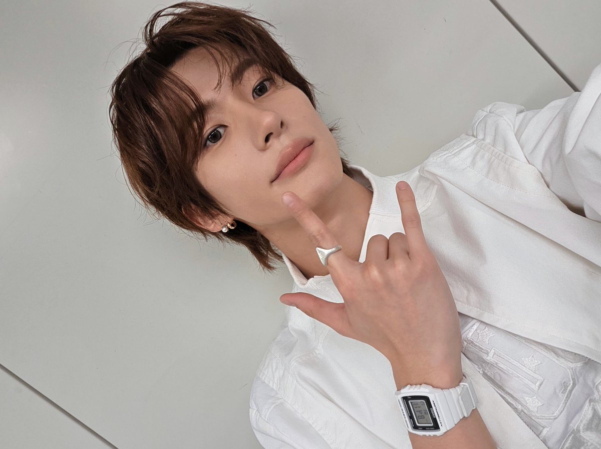 chanyounfg's tweet photo. @_temanmain @subtemanmain good morning, absen pagi dulu yang baru bangun langsung isi form. Semangat divingnya ya kalian hari ini https://t.co/U82bazh9T6