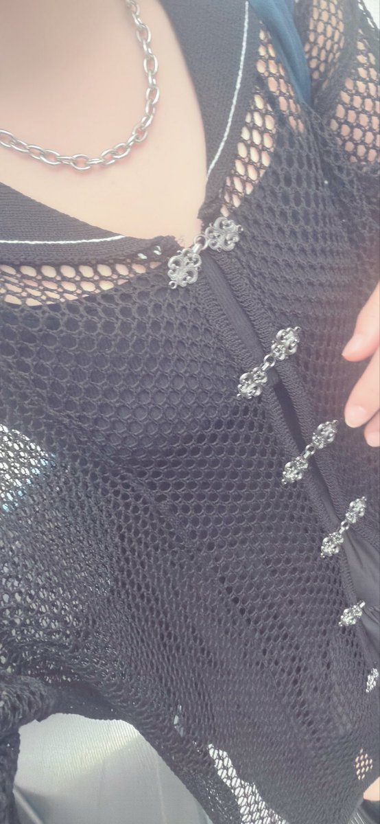 guild_haru's tweet photo. 土曜出勤のみんな今日もがんばろー💪
オデはこんな感じで完全に好きな服で出勤してる https://t.co/jp8Jz4gO2j