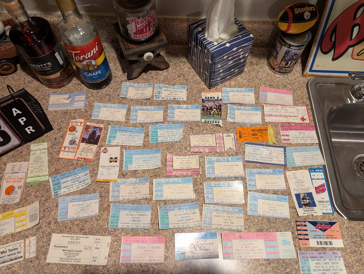 PaperStBrewLC's tweet photo. @tommylondon @BonJovi Here's a few I found recently. @KingdomComeRock absolutely crushing it, @kingsx at a club in Toledo that I think @MeltdownRocks was at, but can't confirm. Mel Torme, BGSU Parents weekend, meeting @RobZombie in '93 and  @soundgarden crushing Metallica in '96 at Lolla. https://t.co/70pFoz6mL6