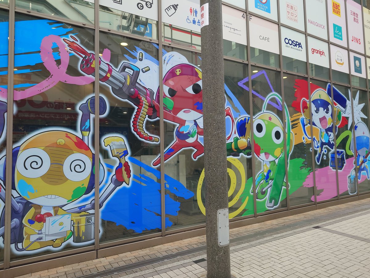 clyne_zero's tweet photo. @Estlqpp アトレ秋葉原の外に写真のところにおります。
上下黒で金沢コラボのシュヴァルグランヴィルシーナのTシャツを着てます。 https://t.co/mHkdYIjbFH
