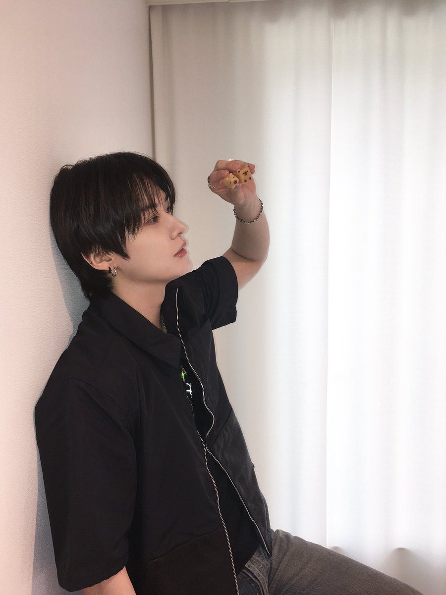 Stray_Kids's tweet photo. [SKZ-BEHIND📸]

말랑… 말랑…. 

#StrayKids #스트레이키즈
#리노 #LeeKnow
#kNOw맘대로 #ThekNOwWay
#YouMakeStrayKidsStay https://t.co/jRVqxxurA2
