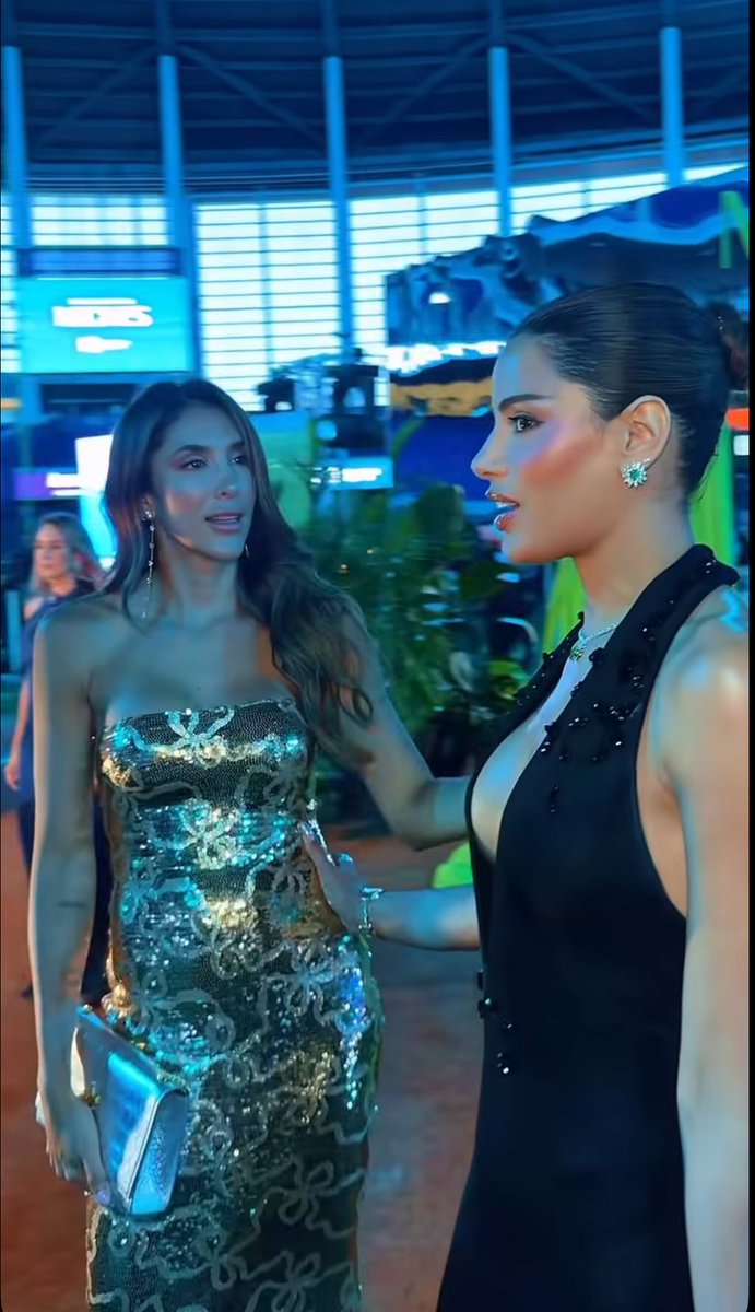 perry69029's tweet photo. La empresaria daniela ospina y la modelo ariadna gutierrez en un evento en miami https://t.co/WWrHNfb6aS