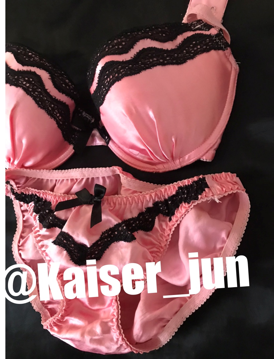 Kaiser_jun's tweet photo. JDとカラオケデートで、その後ホ〇ルに泊まりイチャイチャ甘々💖リクエスト通り、たくさんちゅーしました。相変わらず綺麗な髪の女の子でした。また泊まりで、のんびりしようね！ https://t.co/AGlJEUuXJ7