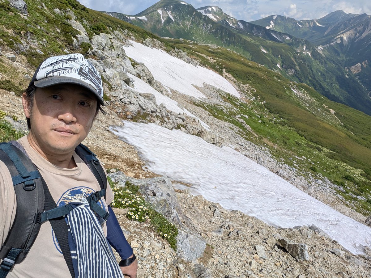 jq7fgf's tweet photo. 標高高いと夏でも雪ありますね https://t.co/0EswNoPg8i