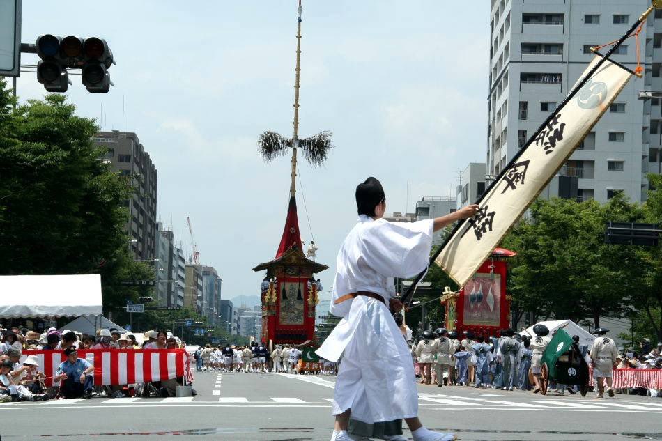teru172's tweet photo. 京都祇園祭　山鉾巡行
https://t.co/LbjscWMHAx
思い出の写真集　暑い夏の京都 https://t.co/9TmPTHREXm