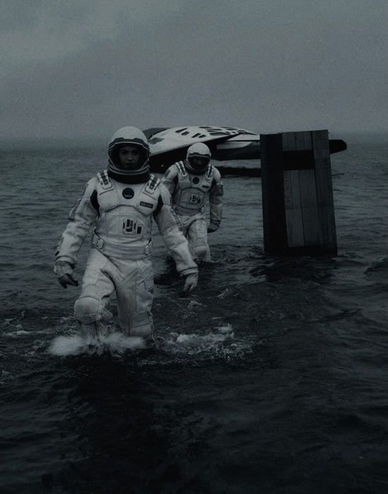 spaceinframes's tweet photo. 🚨: 1 hour and 37 minutes have passed since the release of Interstellar in October 2014, on Miller's planet. https://t.co/u38aCsHDcJ