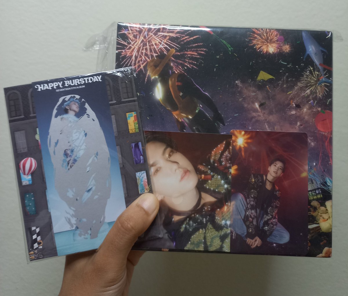 Lostwings61_'s tweet photo. [HELP RT] WTS SVT UNSEALED ALBUM CLEARANCE SALE
17right here weverse ver (hoshi full set)-rm20
Svt heaven with hoshi pc and sticker(no rpc and qr only)-rm10
Meet up at #class17withwonwoo #hozitillforever #svtcse #pasarsvt #pasarseventeen #pasarsvtmy https://t.co/vvFGbQroWn