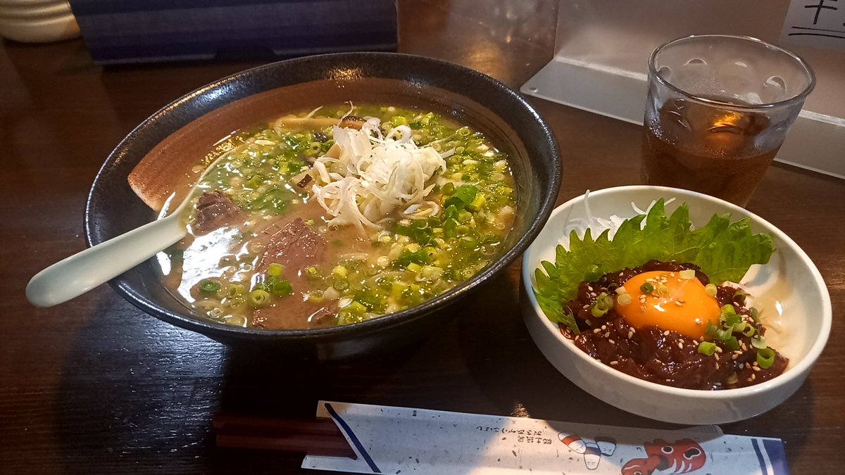 ergot_808's tweet photo. 馬肉ユッケと馬肉チャーシューのラーメン https://t.co/wK61oAKfmr