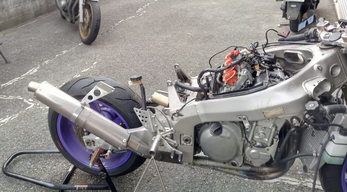 Tochilo03's tweet photo. #バイク半分くらい選手権 https://t.co/9PtS5P6czc