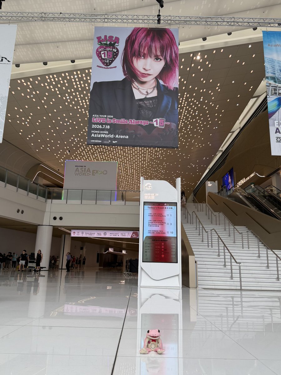 LiSA_STAFF's tweet photo. 🍓#LiSA ASiA TOUR
LiVE is Smile Always～15～ in Hong Kong

今日就係亞洲國際博覽館（AsiaWorld-Arena）開Show嘅日子喇！

🛍週邊商品販售詳情：
https://t.co/QNkiMlvYy1 https://t.co/r2Gl6hJQQB