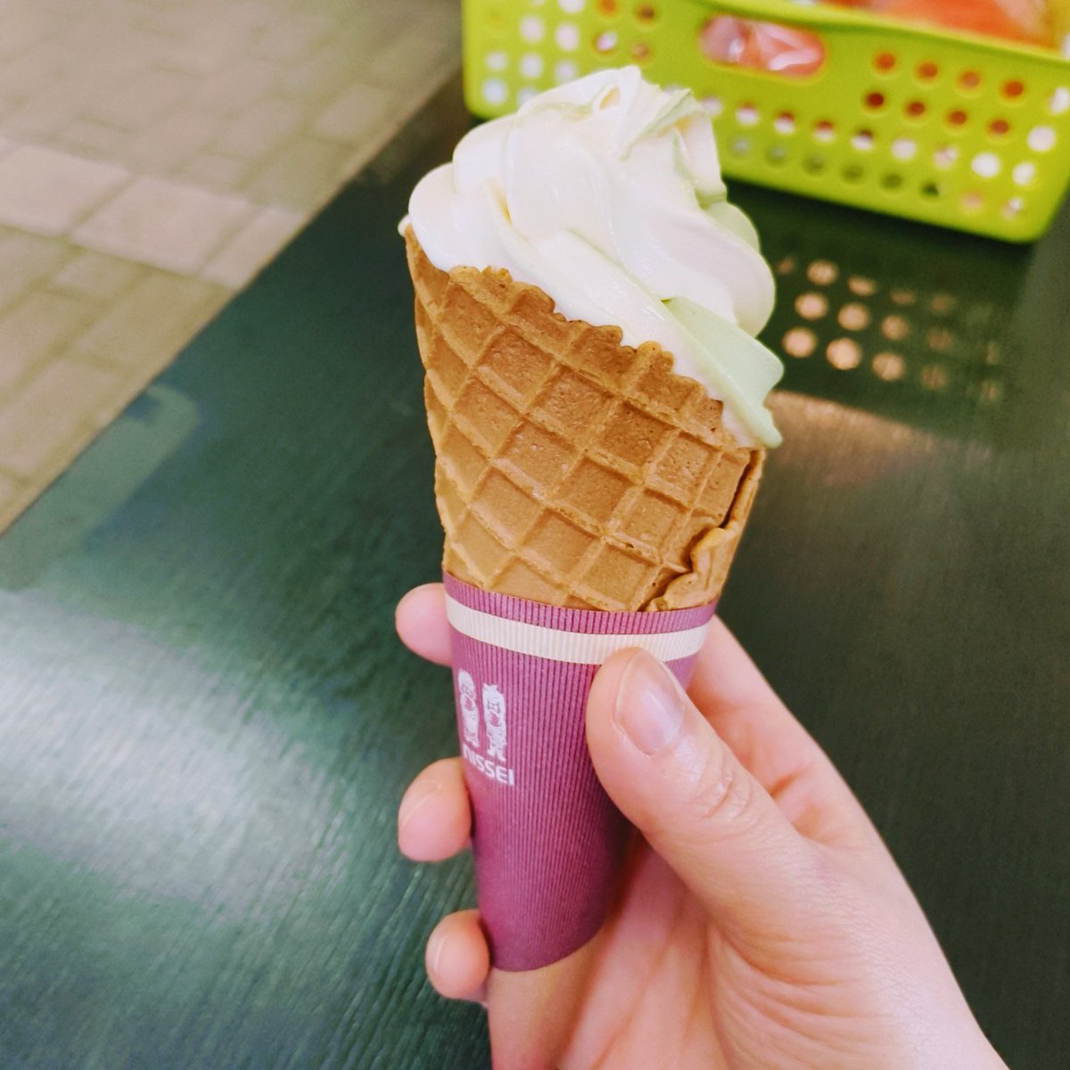 bbsevenss's tweet photo. 車だけどライダーズノルマ
時間に余裕あるしここ来たらこれ食べないと行けないって自分の中で決まってんだ🍦 https://t.co/KuHNCZuXe5