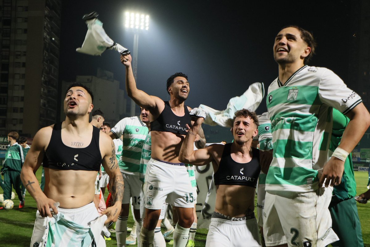FerroOficial's tweet photo. 💚🤩 La felicidad de ganar y festejar de nuevo en casa con nuestra gente 

🫂 ¡Que tengan un hermoso fin de semanas, Verdolagas! https://t.co/tEFrdpqbqt