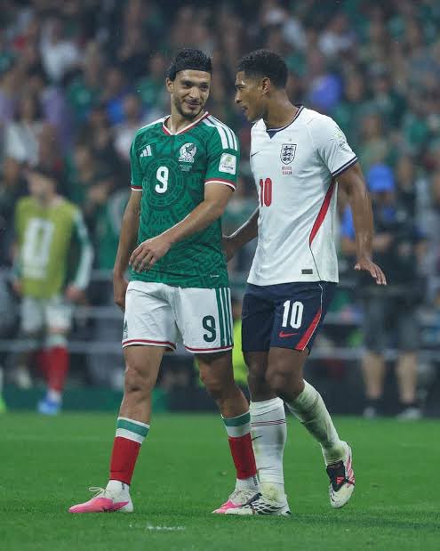 LaTayMexicana's tweet photo. Bellingham vino a meternos dos goles y sacarnos del mundial, pero sobre todo vino a ligar con la selección https://t.co/8cR2ioQ3MY
