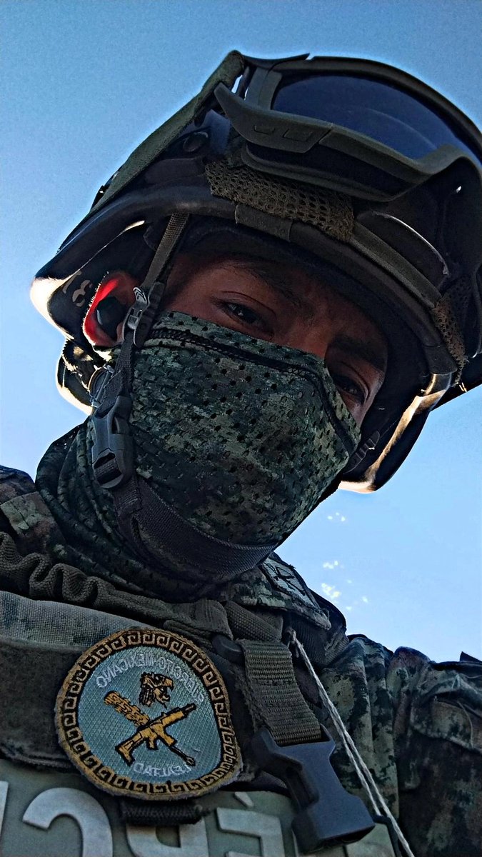 Soldierx_23's tweet photo. Mi amigo me dijo que le regalara una preñada por su graduación 🎓 y como soy muy buen amigo le dije que si la neta su culito me gustó mucho, me dijo que le presia saber que era soldado 🫢🥵

@XGab_avx 🍑
@Pura_maldad23 🫡 
@Funny_MXXX https://t.co/Py5EzOO9Ta