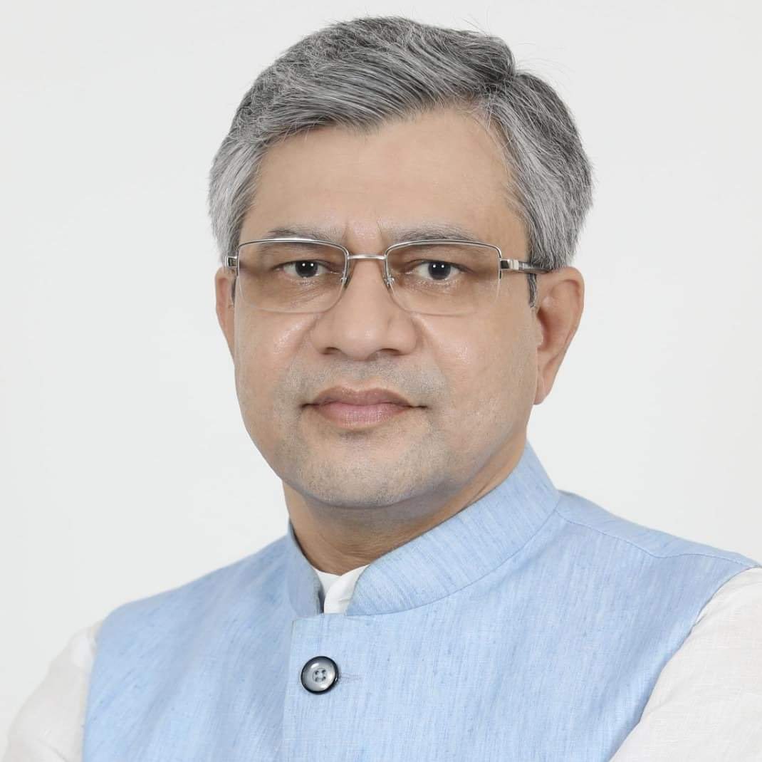 Thevikrambjym's tweet photo. माननीय केंद्रीय रेल, संचार, इलेक्ट्रॉनिक्स एवं सूचना प्रौद्योगिकी मंत्री श्री अश्विनी वैष्णव जी को जन्मदिवस की हार्दिक बधाई एवं शुभकामनाएं।

प्रभु श्रीराम से आपके उत्तम स्वास्थ्य, दीर्घायु एवं निरंतर सफल जनसेवा की कामना करता हूँ। 

@AshwiniVaishnaw https://t.co/so2W2C1BHA