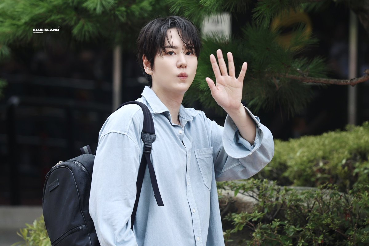 bum9my23's tweet photo. 1년전 오늘의 규현이🐶 https://t.co/PUfVkczaoV