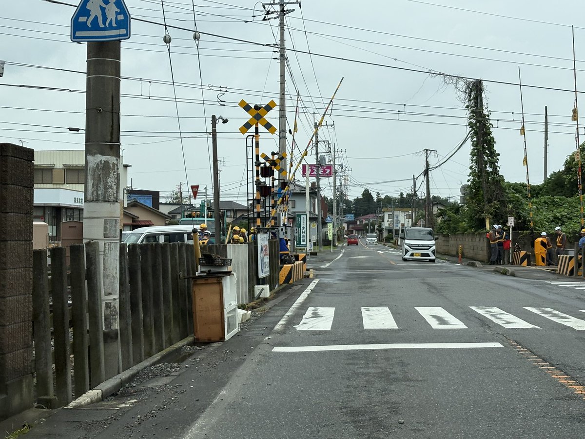 yohaku_note31's tweet photo. 三枚橋駅の踏切、大雨で壊れちゃったの？😢 https://t.co/ZGLq1ODtic