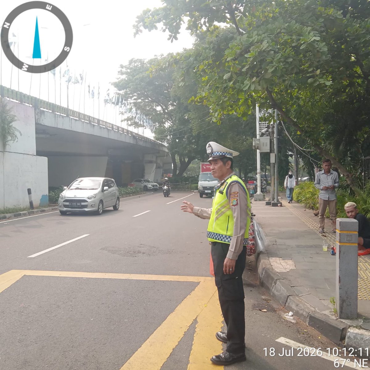 TMCPoldaMetro's tweet photo. 10.50 Situasi lalu lintas di Pintu 9 JCC Senayan Jakpus terpantau lancar antisipasi kegiatan disekitar JCC Senayan https://t.co/p8zYTL0tPQ