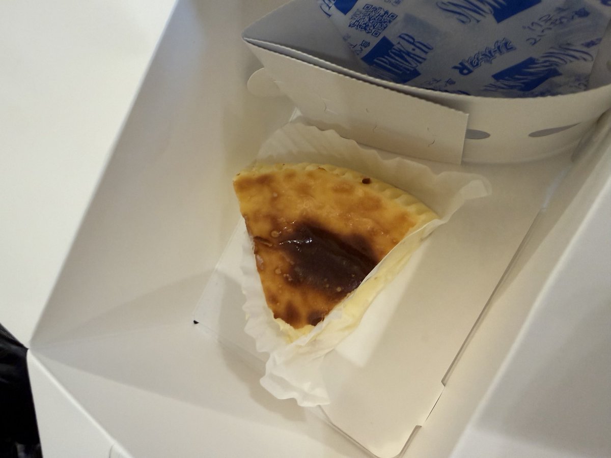kujiraikosuke's tweet photo. 鯨井ジャパン
スタートいたしました！！

第一部からフルスロットル！！
樋口裕太くん加藤将ちゃん。
ボーボボトークに、花咲いては枯れて別の花が咲いて。みたいな。
ギャラクシーな1時間でした。

2人ともありがとう✨

誕生日にいただいた可愛いケーキを添えて🍰 https://t.co/blr4AC0Tqu