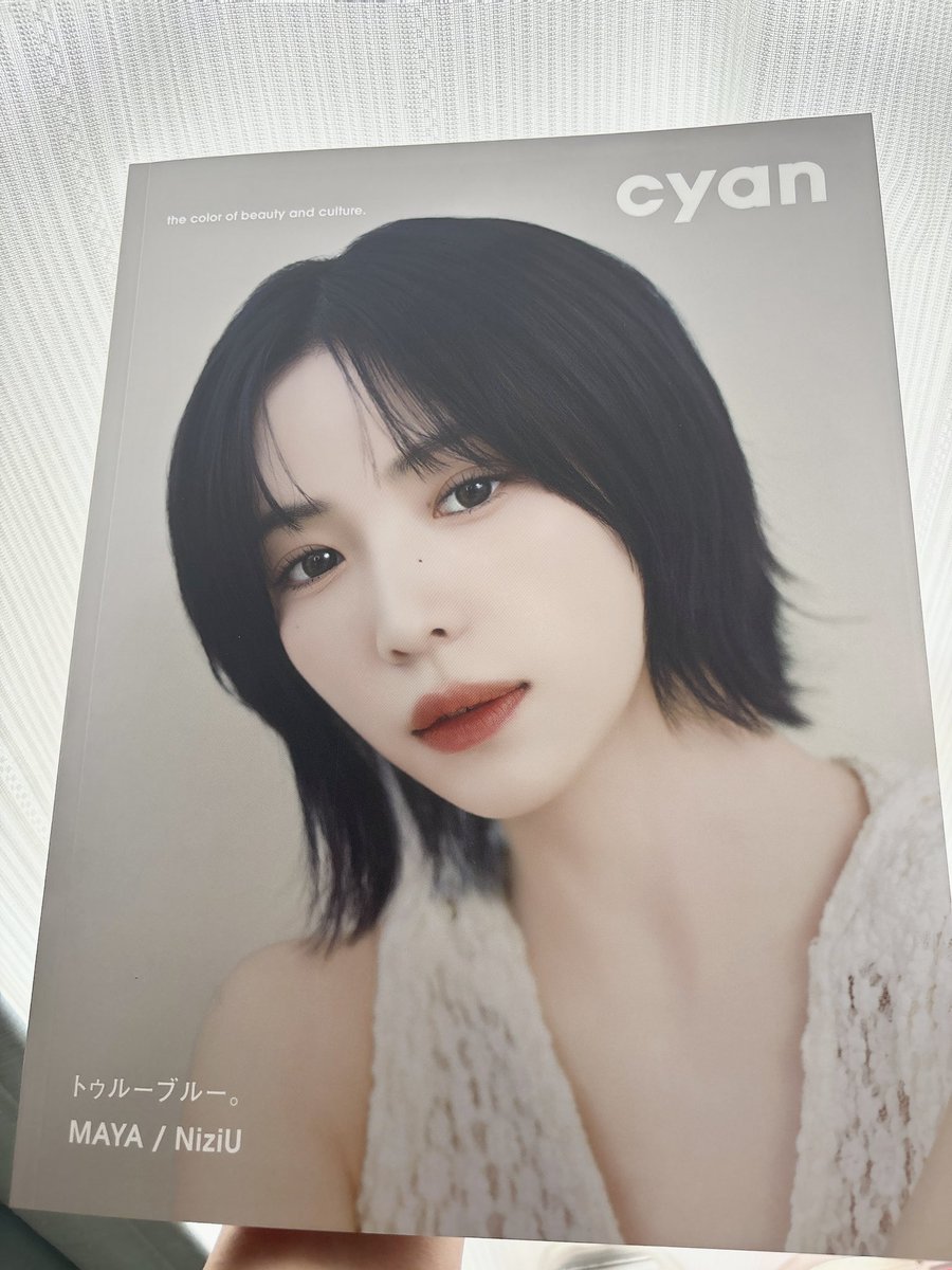 143NiziU_WUs's tweet photo. cyan受け取りました☺️
表紙のマットな質感から好きで、タイトルのエンボス加工も1ページ目と最後のページの薄い紙も全てが丁寧にラッピングされた特別なプレゼントみたいで、大切にしなきゃって気持ちになった🫧
マヤちゃんとの柔らかい時間を感じる写真とインタビューに心が満たされました🥰
#cyan https://t.co/dwn9pQuoZj