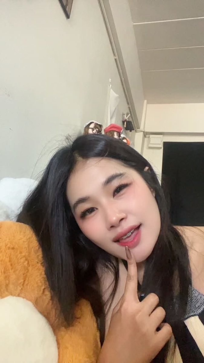 นริน tweet media