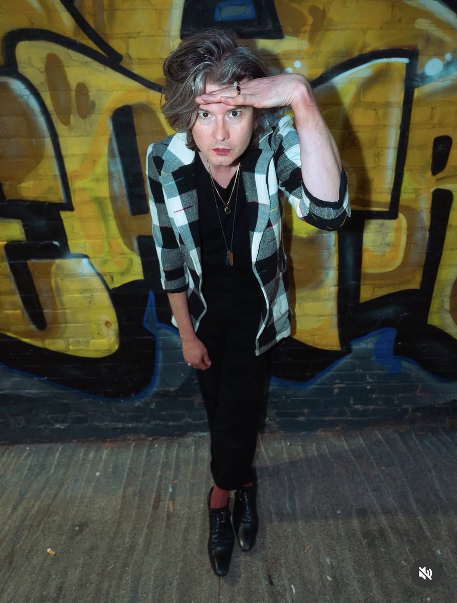 bilvyimagines's tweet photo. Imagine: he’s looking for u 💭💭 https://t.co/1GHSUZmrfx