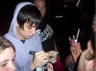 ɳero / ɾyro ˚˖𓍢ִ໋🕷️˚ MCR 8/24 tweet media