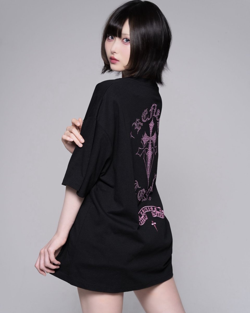 👁‍🗨REFLEM(レフレム) ✓ Featured outfit ・クロスラインストーンT