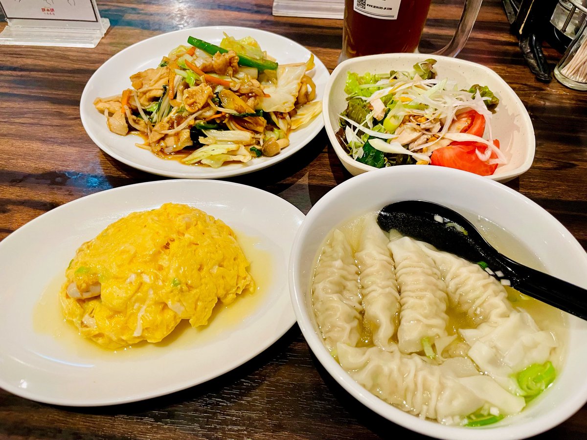 SAL900012's tweet photo. 珉珉 六本木店 で
町中華の肉野菜炒め と
水ぎょうざ と
海老と卵の炒め(小) と
珉珉サラダ(小) と
アイスウーロン茶 を
いただきました！ https://t.co/BF0CWW9loQ