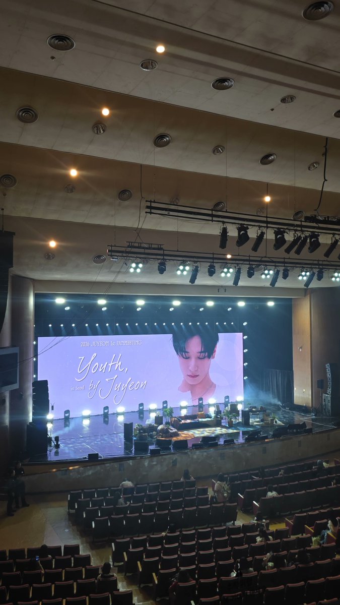 peachysohn's tweet photo. Finally inside!! 🥹🍀 

#주연 #JUYEON #더보이즈 #YouthByJuyeon https://t.co/m4mwyzSfgI