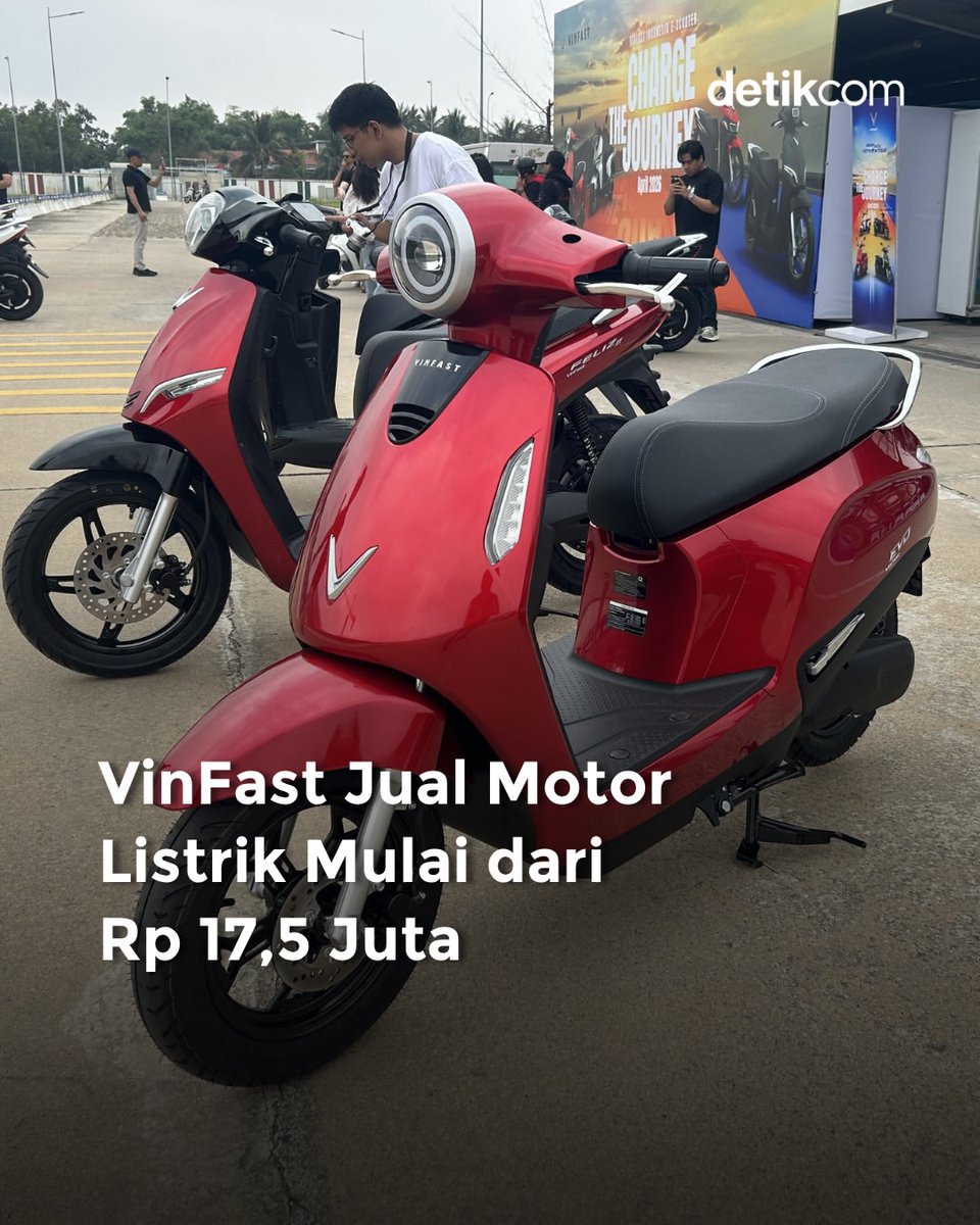 detikoto's tweet photo. VinFast resmi meluncurkan tiga motor listrik di Jakarta, Sabtu (18/7/2026). Ada tiga model yang dipasarkan yakni VinFast Evo, VinFast Feliz II, VinFast Viper 🏍️⚡️
Harganya kompetitif jika dibandingkan motor listrik ataupun motor bensin!
#detikOto #VinFast https://t.co/Q6PmIFMS2U