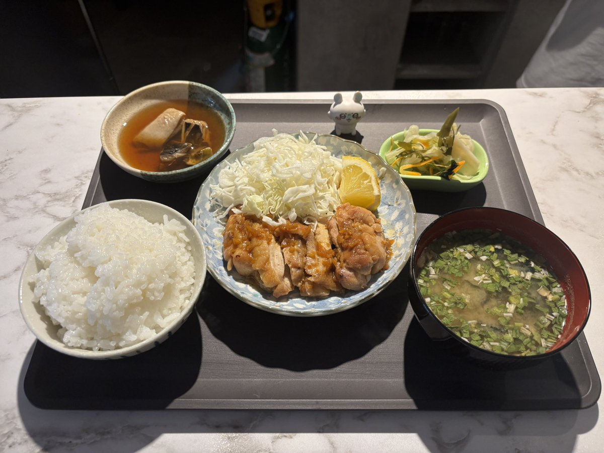 SLYLY817's tweet photo. 本日はeat&amp;sing BAR nestさんへ

チゲ風旨辛ラーメン チキンステーキ

チゲラーメンむちゃくちゃうまいわ😋
某ラーメン屋さんの旨辛ラーメンに勝ってるよ😆
ばやねーのチャーシュー美味すぎ😋
チキンステーキガーリック醤油ソース
よく合うね😋
今週もハゼフライ美味かったです😋
ご馳走様でした🙇 https://t.co/iyZ8SiPEoS